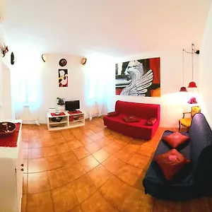  Apartment The Hatter's Italy